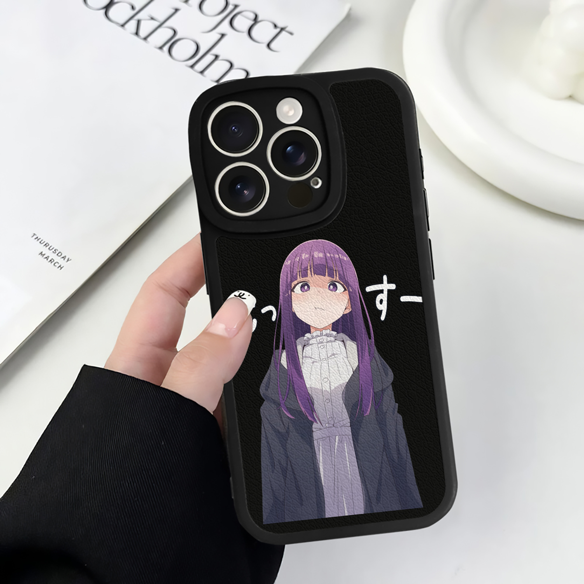 （画像用） 葬送のフリーレン Frieren 【iPhone 16シリーズ対応】シリコンスマホケース（レザー調） 材質：シリコン